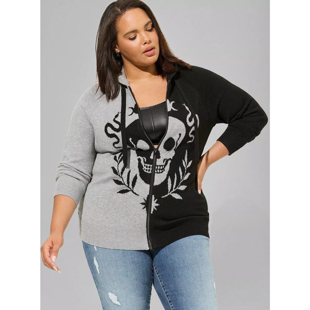 NWT Torrid Gray Luxe Cozy Skull Raglan Colorblock Zip Hoodie Plus Size: 0X (12)
